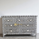 Commode 7 tiroirs à motif floral avec incrustations de nacre noire
